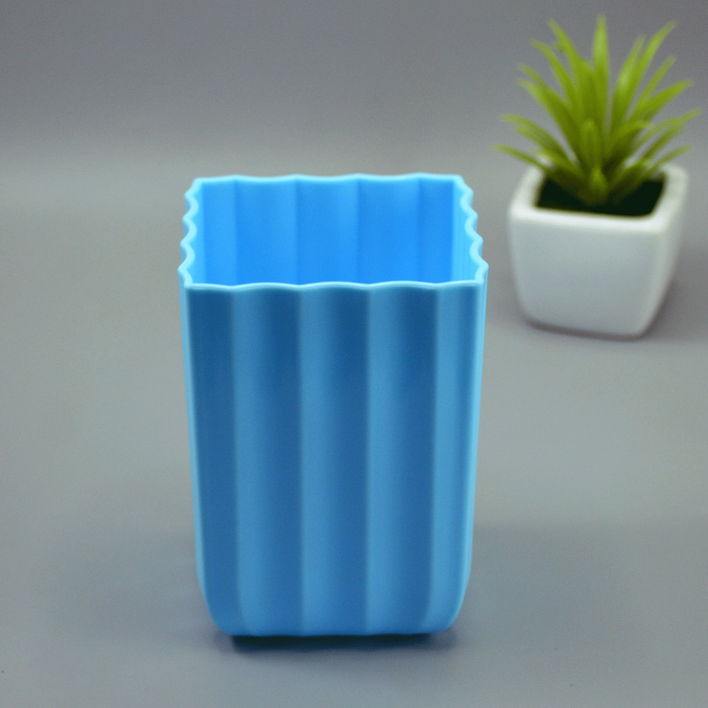 Wavy-Design Square Plastic Pencil Holder – Stylish and Versatile Organizer