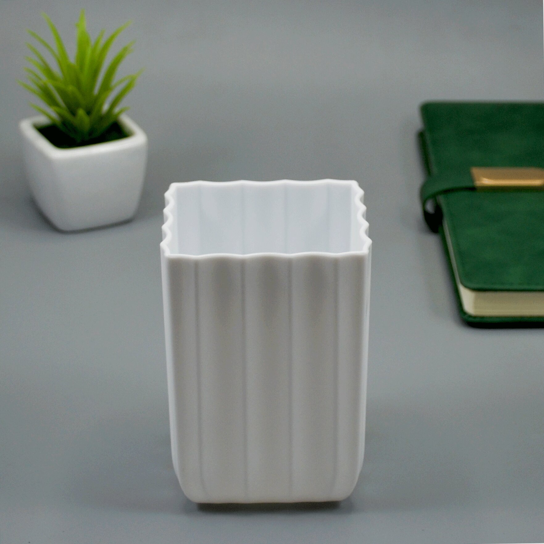 Wavy-Design Square Plastic Pencil Holder – Stylish and Versatile Organizer