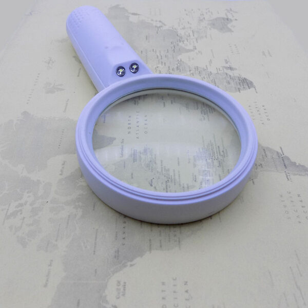 Handheld LED Illuminated Magnifying Glass with 3X Magnification - Image 3
